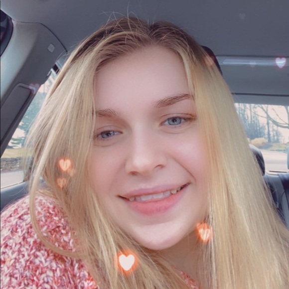 Meet your Posher, Abbey - Picture 3 of 4